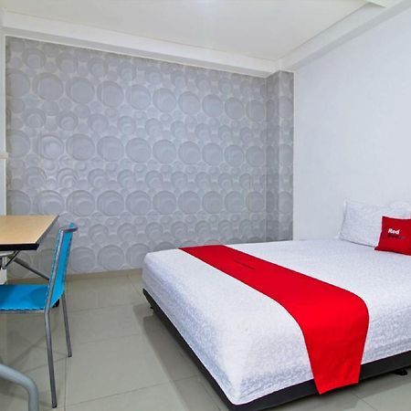 Reddoorz @ Pulomas Hotel Jakarta Bagian luar foto