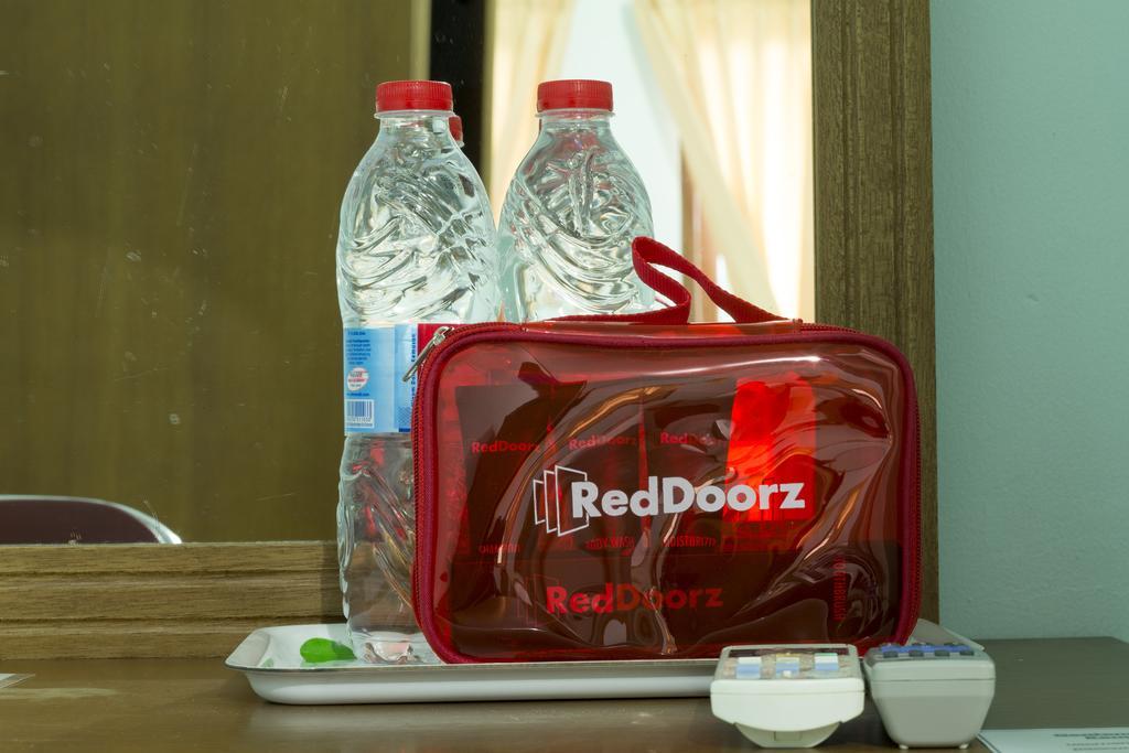 Reddoorz @ Pulomas Hotel Jakarta Bagian luar foto