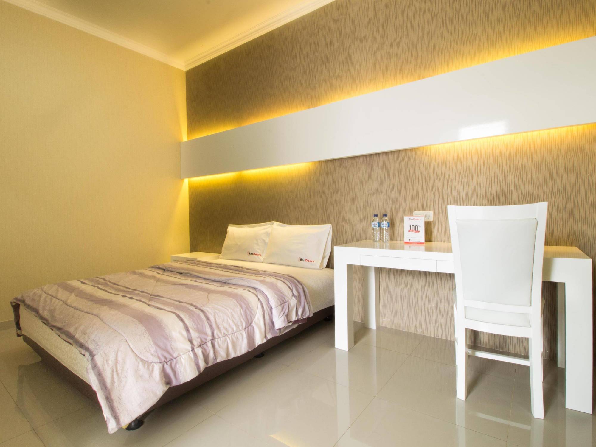 Reddoorz @ Pulomas Hotel Jakarta Bagian luar foto