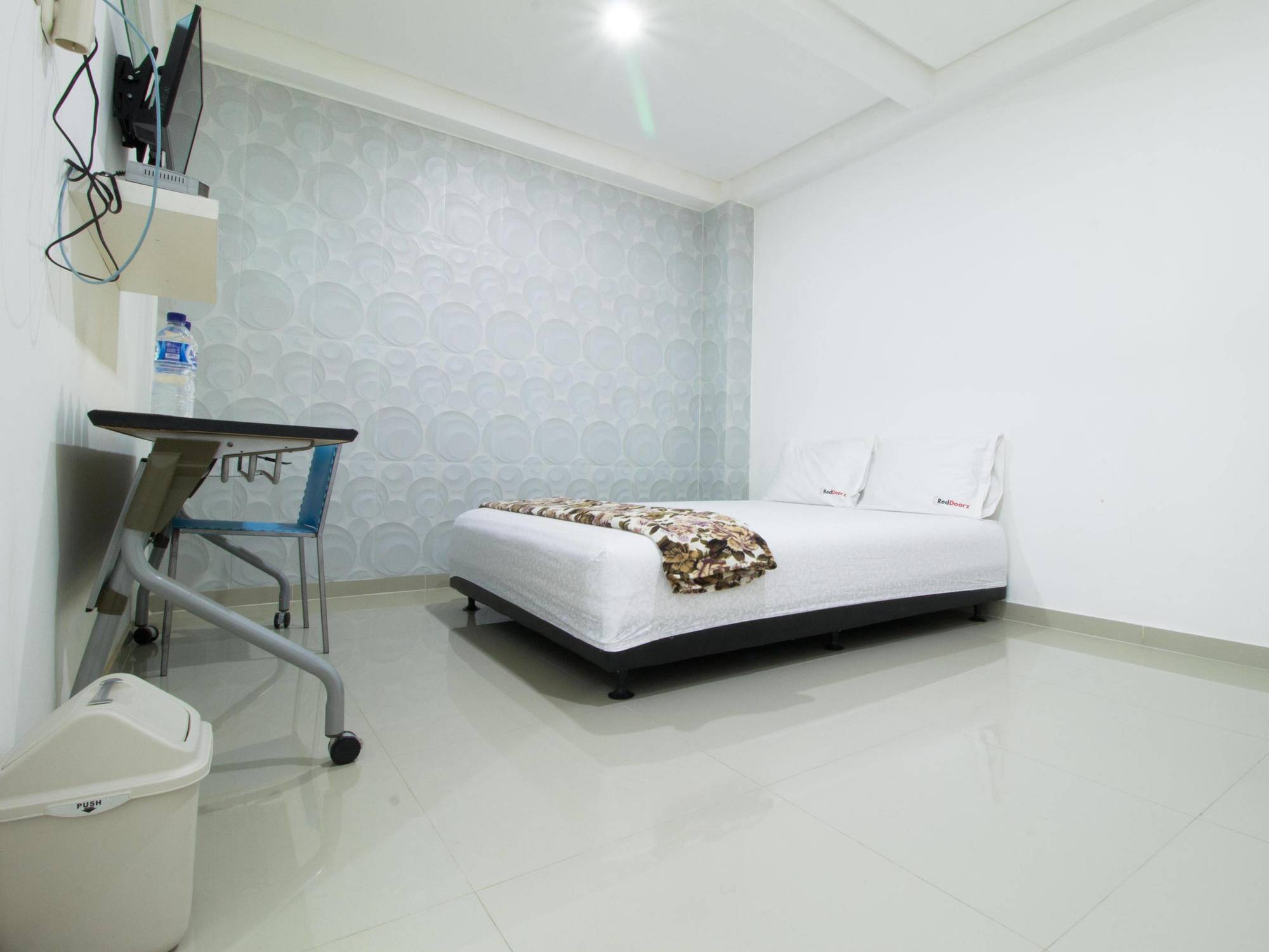 Reddoorz @ Pulomas Hotel Jakarta Bagian luar foto