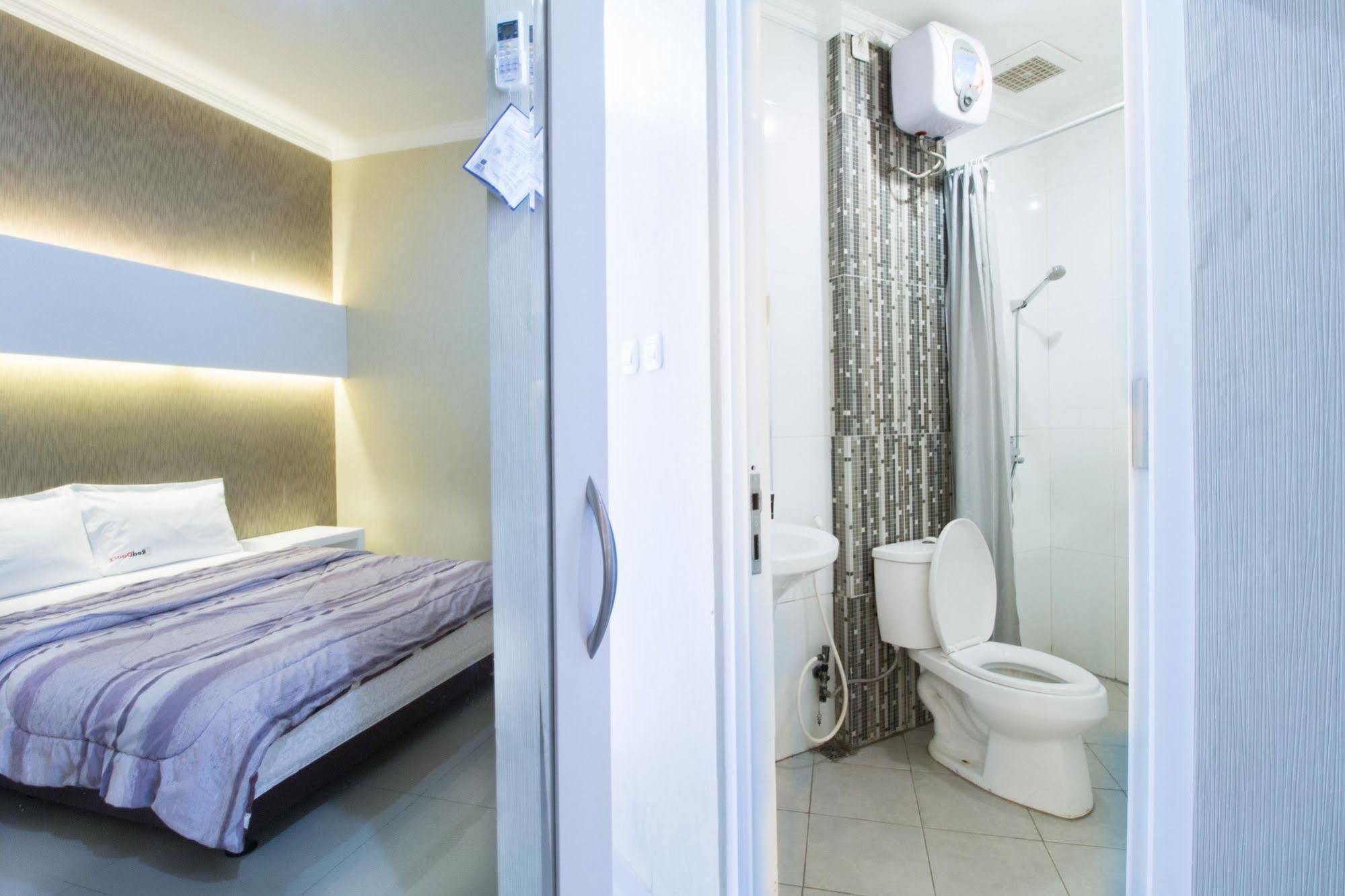 Reddoorz @ Pulomas Hotel Jakarta Bagian luar foto