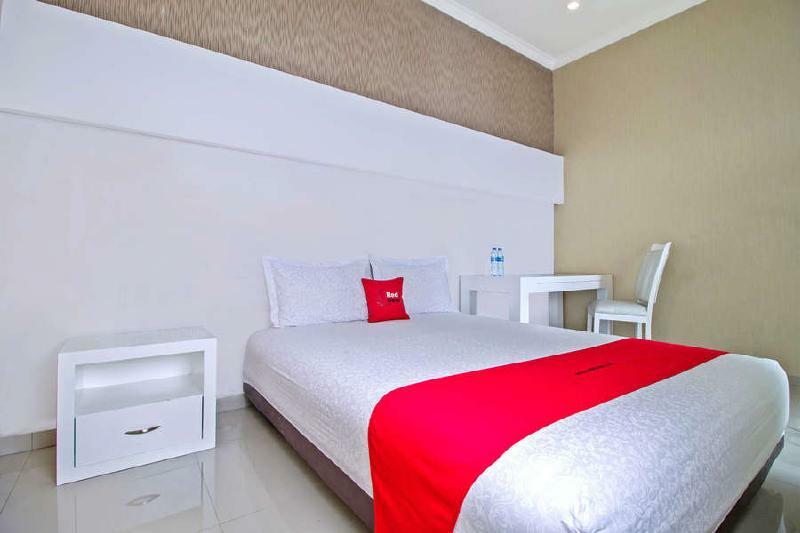 Reddoorz @ Pulomas Hotel Jakarta Bagian luar foto