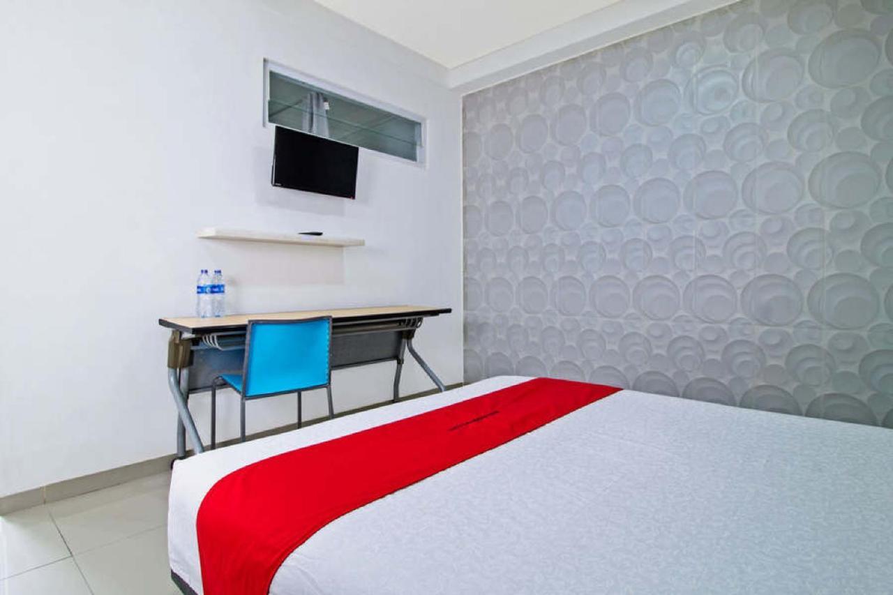Reddoorz @ Pulomas Hotel Jakarta Bagian luar foto