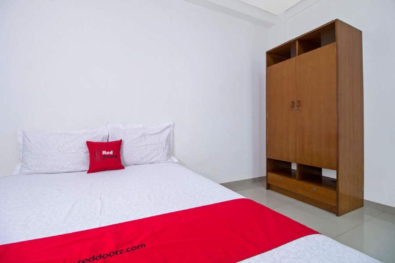 Reddoorz @ Pulomas Hotel Jakarta Bagian luar foto