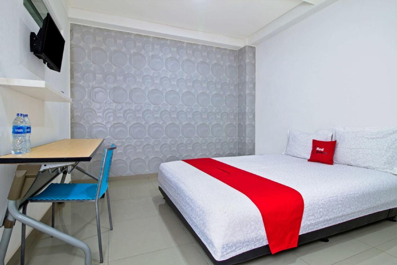 Reddoorz @ Pulomas Hotel Jakarta Bagian luar foto